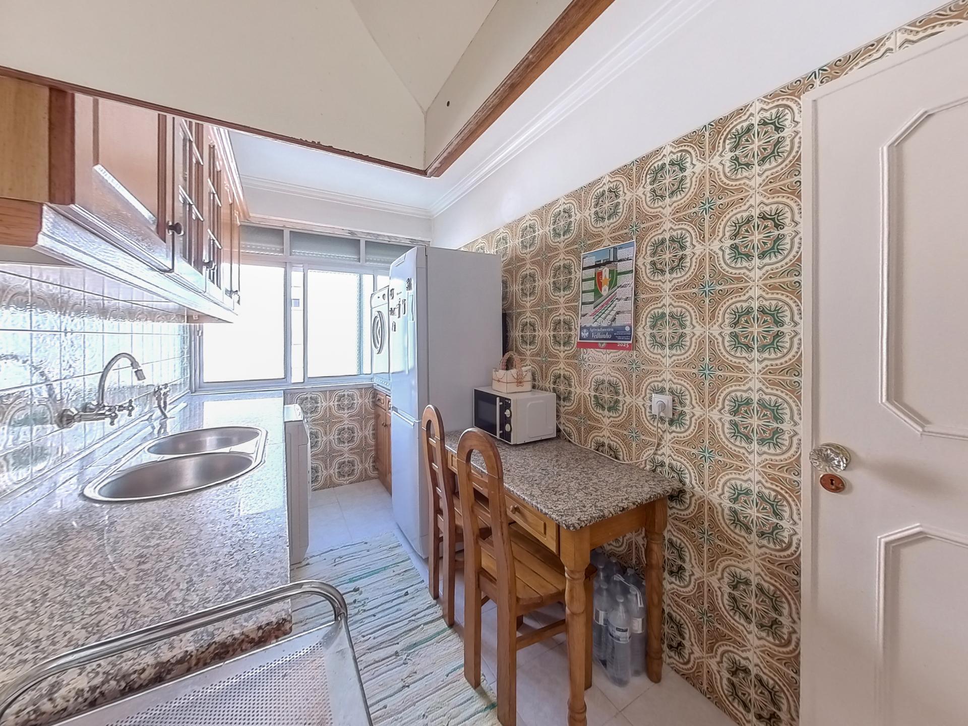 Apartamento T2 à venda na Rua Branquinho da Fonseca- Mina de Água (Amadora)