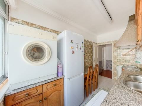 Exclusivo GMG Imobiliária | T2 Luminoso e Bem Estimado | Amadora - São Brás