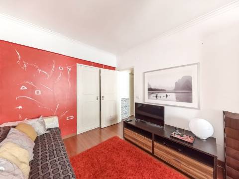 Exclusivo GMG Imobiliária | T2 Luminoso e Bem Estimado | Amadora - São Brás