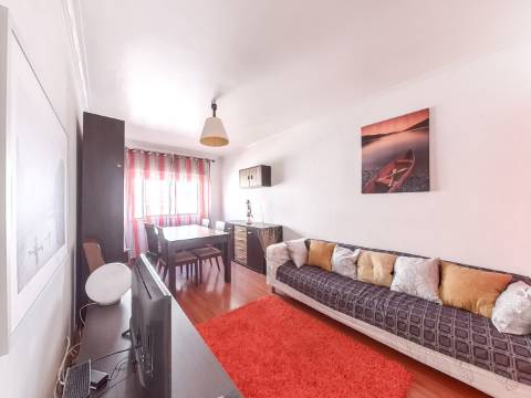 Exclusivo GMG Imobiliária | T2 Luminoso e Bem Estimado | Amadora - São Brás