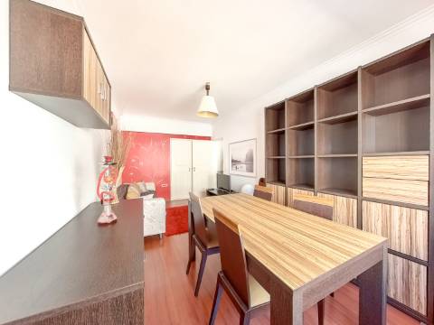 Exclusivo GMG Imobiliária | T2 Luminoso e Bem Estimado | Amadora - São Brás