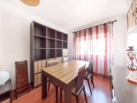 Exclusivo GMG Imobiliária | T2 Luminoso e Bem Estimado | Amadora - São Brás