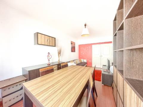 Exclusivo GMG Imobiliária | T2 Luminoso e Bem Estimado | Amadora - São Brás