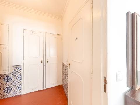 Exclusivo GMG Imobiliária | T2 Luminoso e Bem Estimado | Amadora - São Brás