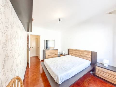 Exclusivo GMG Imobiliária | T2 Luminoso e Bem Estimado | Amadora - São Brás
