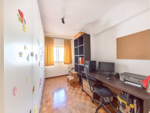 Exclusivo GMG Imobiliária | T2 Luminoso e Bem Estimado | Amadora - São Brás