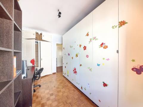 Exclusivo GMG Imobiliária | T2 Luminoso e Bem Estimado | Amadora - São Brás