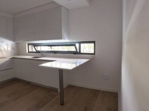 Moradia T4 em Condomínio Exclusivo | Fanqueiro, Loures
