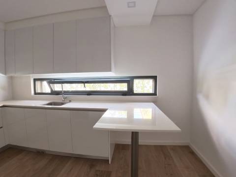 Moradia T4 em Condomínio Exclusivo | Fanqueiro, Loures