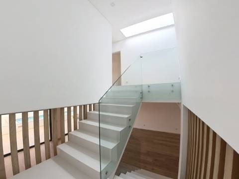 Moradia T4 em Condomínio Exclusivo | Fanqueiro, Loures