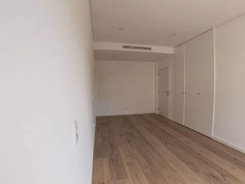 Moradia T4 em Condomínio Exclusivo | Fanqueiro, Loures
