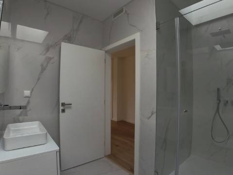 Moradia T4 em Condomínio Exclusivo | Fanqueiro, Loures