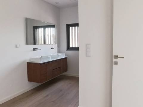 Moradia T4 em Condomínio Exclusivo | Fanqueiro, Loures