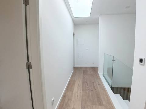 Moradia T4 em Condomínio Exclusivo | Fanqueiro, Loures