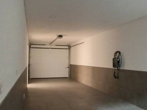 Moradia T4 em Condomínio Exclusivo | Fanqueiro, Loures