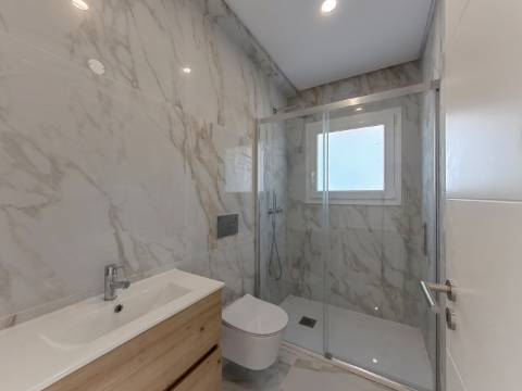 Moradia T5 Isolada Nova com Piscina | Acabamentos de Luxo | Zona Tranquila