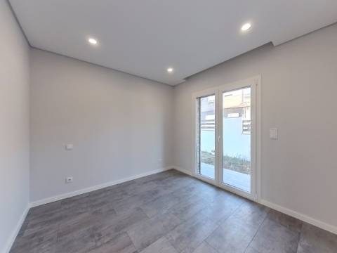 Moradia T5 Isolada Nova com Piscina | Acabamentos de Luxo | Zona Tranquila