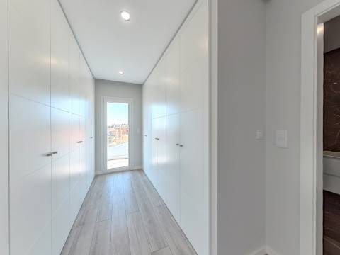 Moradia T5 Isolada Nova com Piscina | Acabamentos de Luxo | Zona Tranquila