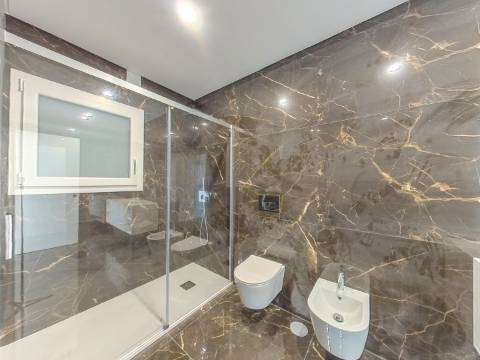 Moradia T5 Isolada Nova com Piscina | Acabamentos de Luxo | Zona Tranquila