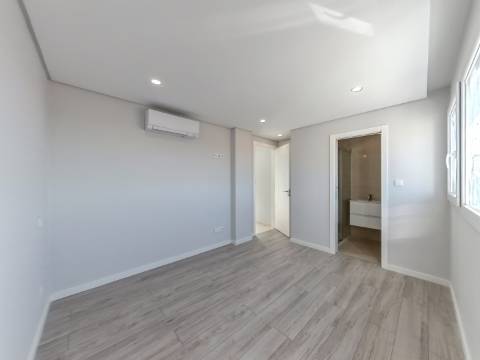 Moradia T5 Isolada Nova com Piscina | Acabamentos de Luxo | Zona Tranquila