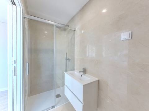 Moradia T5 Isolada Nova com Piscina | Acabamentos de Luxo | Zona Tranquila