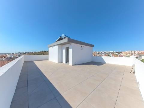 Moradia T5 Isolada Nova com Piscina | Acabamentos de Luxo | Zona Tranquila