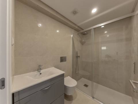 Moradia T5 Isolada Nova com Piscina | Acabamentos de Luxo | Zona Tranquila