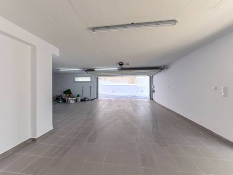 Moradia T5 Isolada Nova com Piscina | Acabamentos de Luxo | Zona Tranquila