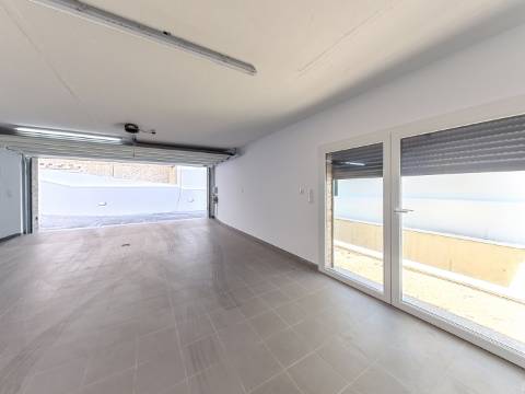 Moradia T5 Isolada Nova com Piscina | Acabamentos de Luxo | Zona Tranquila