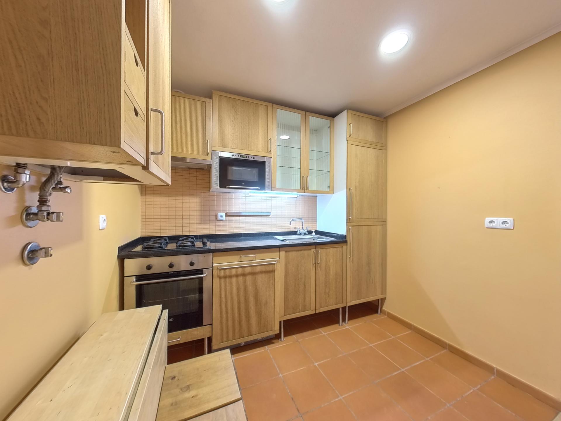 Apartamento T1+1 com Terraço e Espaço para Escritório - Parcialmente Remodelado
