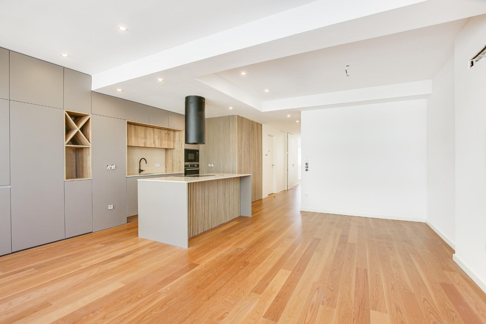 Excelente apartamento T2 totalmente remodelado, com acabamentos modernos e de elevada qualidade | Centro de Odivelas.