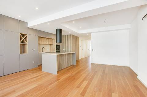 Excelente apartamento T2 totalmente remodelado, com acabamentos modernos e de elevada qualidade | Centro de Odivelas.