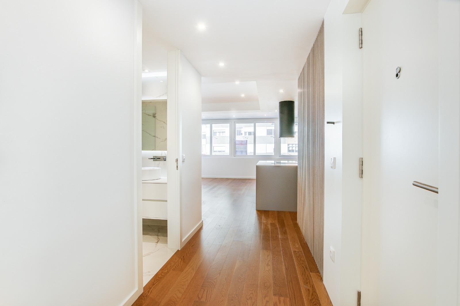 Excelente apartamento T2 totalmente remodelado, com acabamentos modernos e de elevada qualidade | Centro de Odivelas.