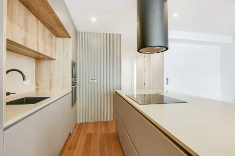 Excelente apartamento T2 totalmente remodelado, com acabamentos modernos e de elevada qualidade | Centro de Odivelas.