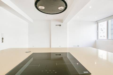 Excelente apartamento T2 totalmente remodelado, com acabamentos modernos e de elevada qualidade | Centro de Odivelas.