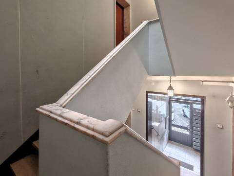 Excelente apartamento T2 totalmente remodelado, com acabamentos modernos e de elevada qualidade | Centro de Odivelas.