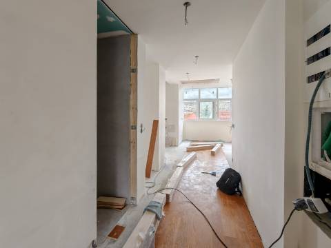 Excelente apartamento T2 totalmente remodelado, com acabamentos modernos e de elevada qualidade | Centro de Odivelas.