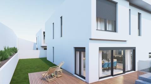 Moradia NOVA, isolada, construída num terreno com 318m2, com piscina e jardim em Famões, Odivelas.