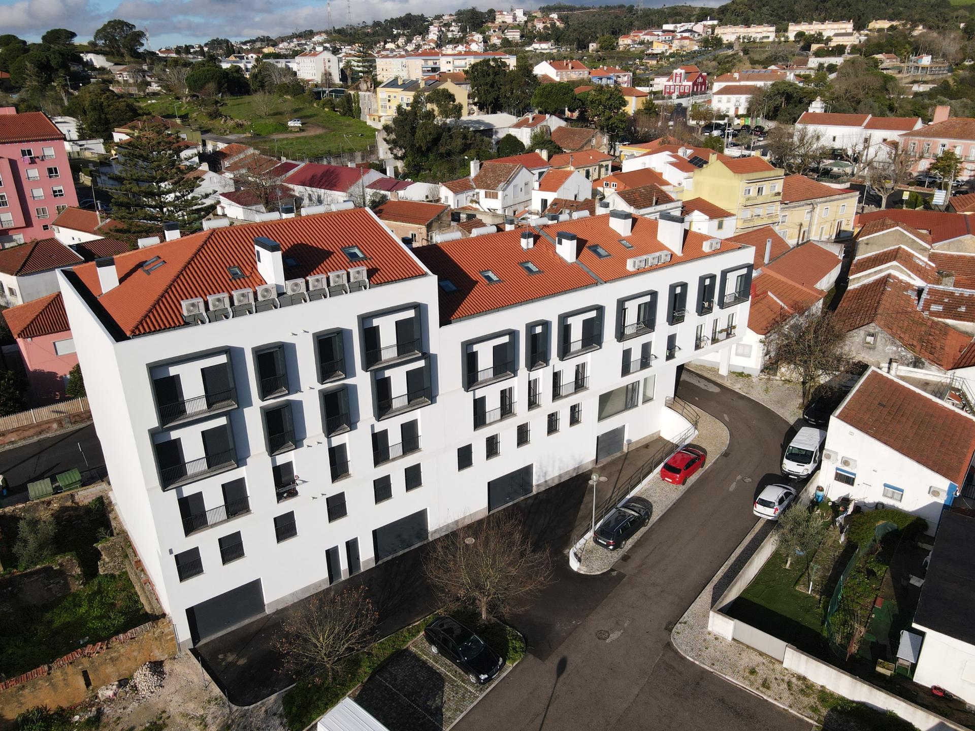 Excelente Apartamento T4 localizado no Centro de Caneças