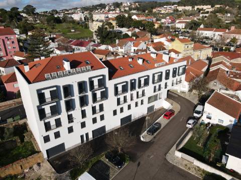 Excelente Apartamento T4 localizado no Centro de Caneças