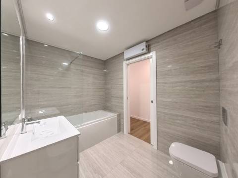 Excelente Apartamento T4 localizado no Centro de Caneças