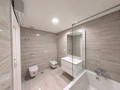 Excelente Apartamento T4 localizado no Centro de Caneças