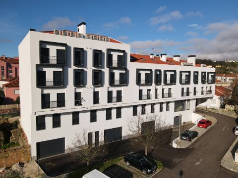 Magnífico Apartamento T3+2 Duplex localizado no centro de Caneças