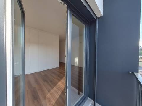 Magnífico Apartamento T3+2 Duplex localizado no centro de Caneças