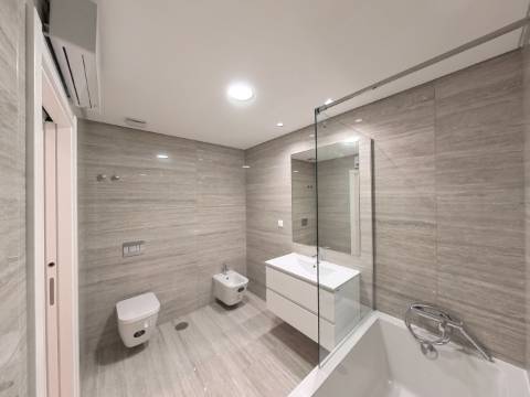 Magnífico Apartamento T3+2 Duplex localizado no centro de Caneças