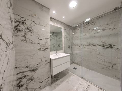 Magnífico Apartamento T3+2 Duplex localizado no centro de Caneças