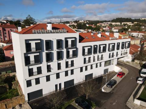 Elegante Apartamento T3 localizado no Centro de Caneças