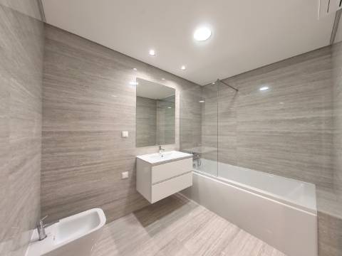 Elegante Apartamento T3 localizado no Centro de Caneças