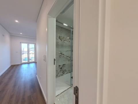 Elegante Apartamento T3 localizado no Centro de Caneças