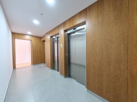 Apartamento T3 na Urbanização Colinas do Cruzeiro, Odivelas.